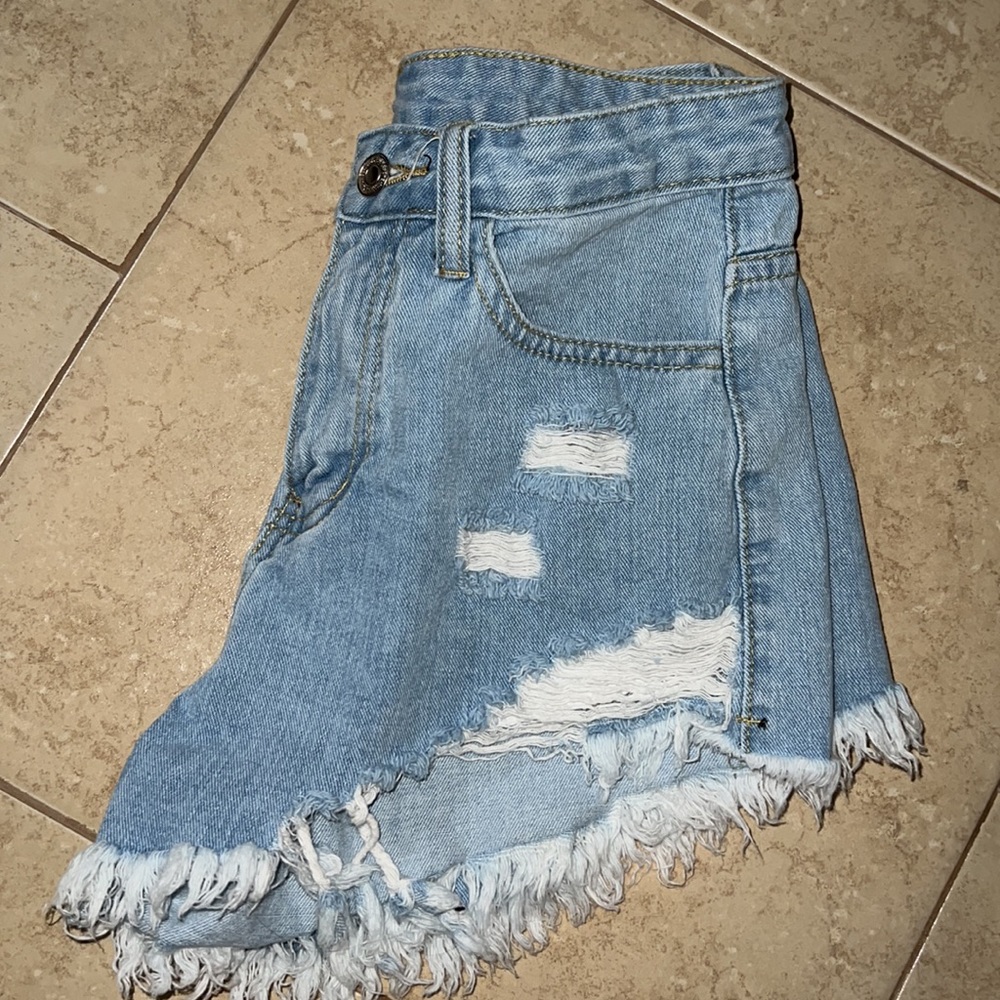 Ripped Raw Hem Denim Shorts - Picture 4 of 6